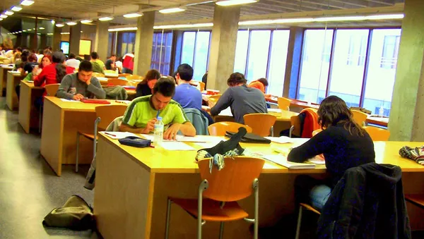 Universidades estatales de Chile rechazan propuesta del Gobierno sobre gratuidad - Sputnik Mundo