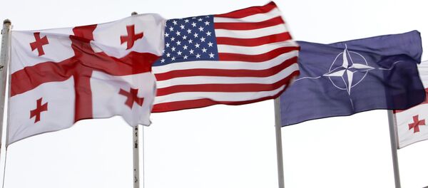 Banderas de Georgia, EEUU y OTAN - Sputnik Mundo