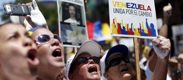 Mitin contra el presidente Nicolás Maduro y en apoyo de la oposición en Caracas, Venezuela, el 30 de mayo, 2015 - Sputnik Mundo