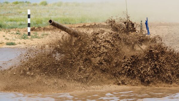 Biatlón con tanques en la provincia de Volgogrado - Sputnik Mundo