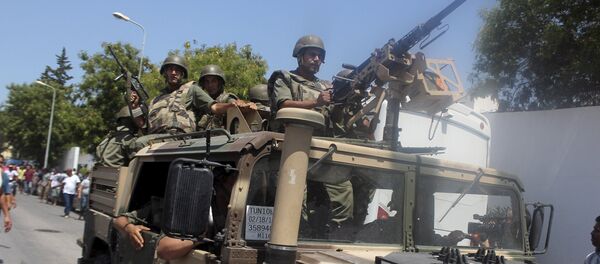 Soldados del ejército tunecino en el lugar del atentado Soldados del ejército tunecino en el lugar del atentado - Sputnik Mundo