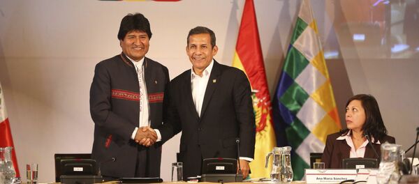 El presidente de Perú, Ollanta Humala (dcha.), y el presidente de Bolivia, Evo Morales - Sputnik Mundo