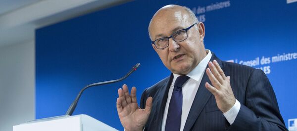 Michel Sapin, ministro de finanzas de Francia, en Bruselas, Bélgica, el 27 de junio, 2015 - Sputnik Mundo