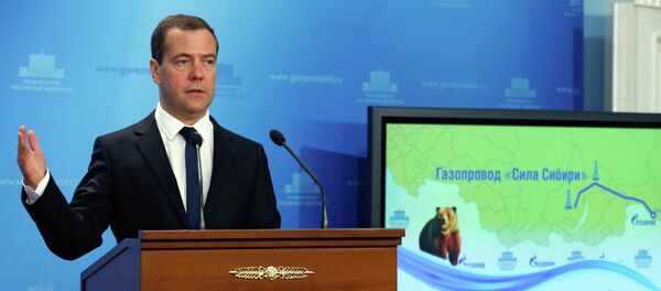 Dmitri Medvédev, primer ministro de Rusia, durante la ceremonia del inicio de la construcción del tramo chino del gasoducto Fuerza de Siberia, el 29 de junio, 2015 Dmitri Medvédev, primer ministro de Rusia, durante la ceremonia del inicio de la construcción del tramo chino del gasoducto Fuerza de Siberia, el 29 de junio, 2015 - Sputnik Mundo