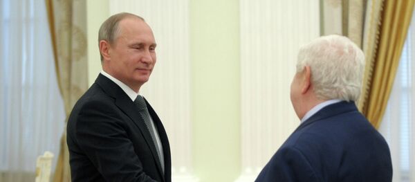 Vladímir Putin, presidente de Rusia, y Walid Muallem, ministro de Asuntos Exteriores de Siria, el 29 de junio, 2015 - Sputnik Mundo