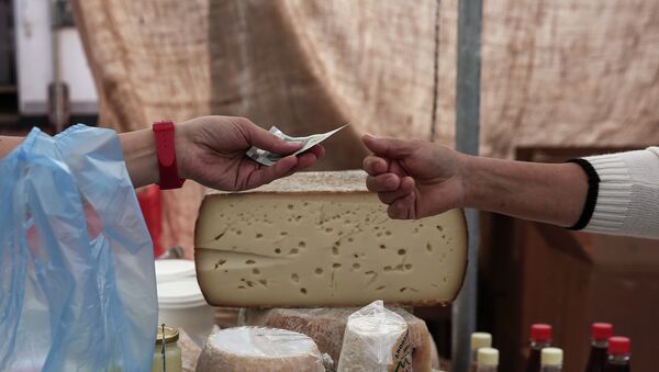 Mercado de alimentos en un suburbio de Atenas, Grecia - Sputnik Mundo