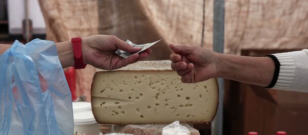 Mercado de alimentos en un suburbio de Atenas, Grecia - Sputnik Mundo