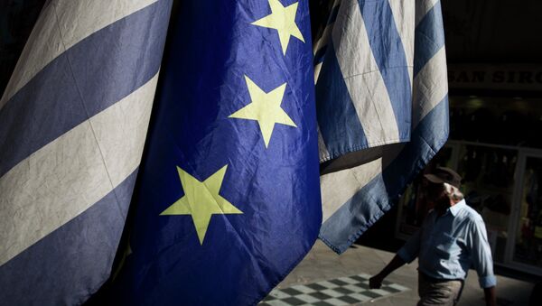 Banderas de Grecia y la UE - Sputnik Mundo