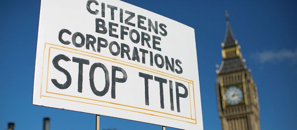 Manifestación contra el TTIP en Londres (archivo) - Sputnik Mundo