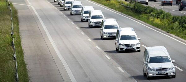 Una caravana de coches fúnebres con los restos de las víctimas de Germanwings - Sputnik Mundo