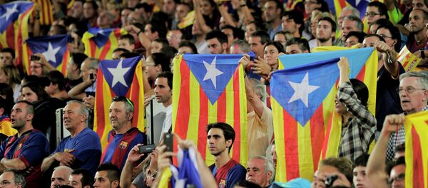 Los hinchas de Barça con banderas independistas de Cataluña (Archivo) - Sputnik Mundo
