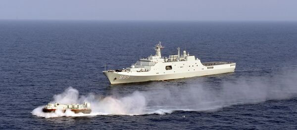 Buque anfibio Jinggangshan en el mar del Sur de China - Sputnik Mundo