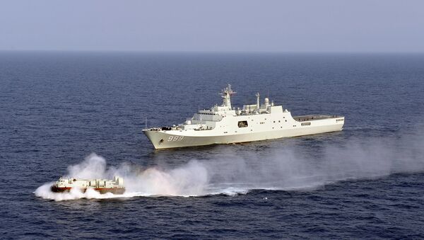 China's amphibious ship Jinggangshan is seen during a coordination training with a hovercraft in waters near south China's Hainan Province in the South China Sea. - Sputnik Mundo