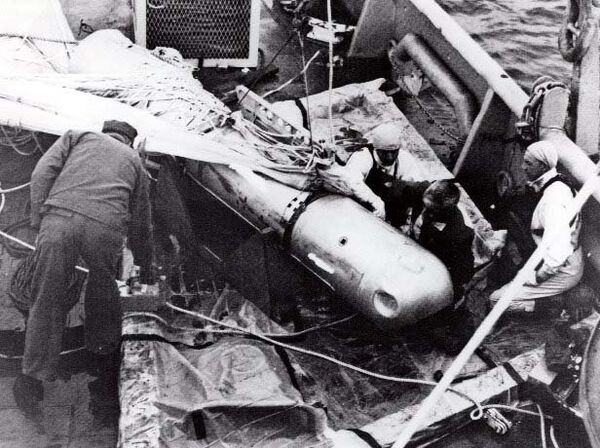 Recovered Robert, Mk 28RI special weapon, aboard USS Petrel - Sputnik Mundo