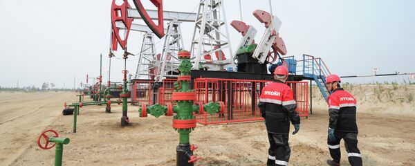 Extracción del crudo en la petrolera rusa Lukoil, que participa en las licitaciones en México - Sputnik Mundo