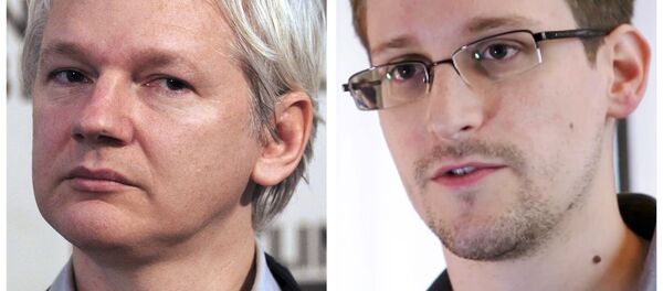 Julian Assange, fundador de WikiLeaks, y Edward Snowden, exempleado de la NSA - Sputnik Mundo