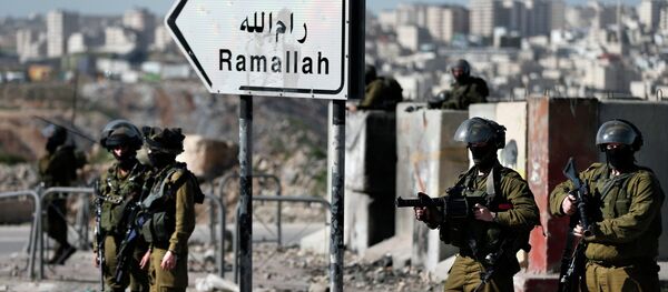 Oficial israelí mata a un adolescente palestino que lanzaba piedras Oficial israelí mata a un adolescente palestino que lanzaba piedras - Sputnik Mundo