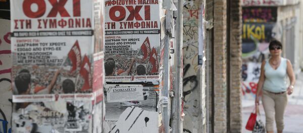 Carteles de la campaña del referéndum en Atenas Carteles de la campaña del referéndum en Atenas - Sputnik Mundo
