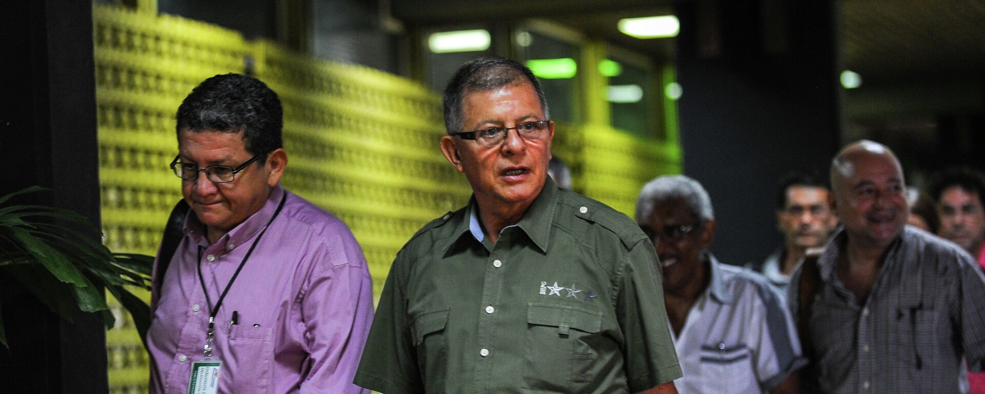 Los comandantes de las FARC Pablo Catatumbo (izda.) y Rodrigo Granda (centro) Los comandantes de las FARC Pablo Catatumbo (izda.) y Rodrigo Granda (centro) - Sputnik Mundo, 1920, 25.10.2021