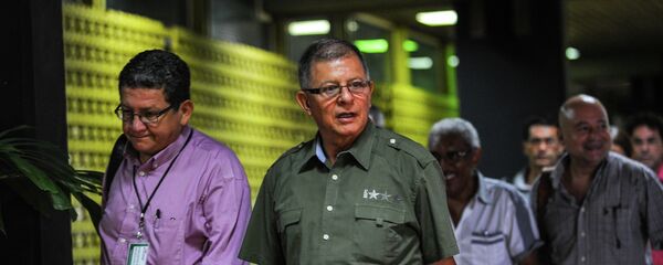 Los comandantes de las FARC Pablo Catatumbo (izda.) y Rodrigo Granda (centro) - Sputnik Mundo