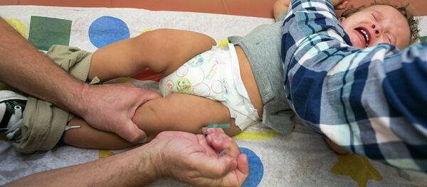 Ley californiana de vacunación es “un ejemplo de tiranía y opresión, denuncia activista - Sputnik Mundo