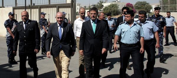 Ministro del Interior de España, Jorge Fernández Díaz, y ministro de Justicia de España, Rafael Catalá en la ciudad de Ramala Ministro del Interior de España, Jorge Fernández Díaz, y ministro de Justicia de España, Rafael Catalá en la ciudad de Ramala - Sputnik Mundo