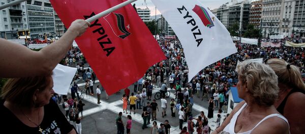 Banderas de Syriza en las protestas contra la austeridad - Sputnik Mundo