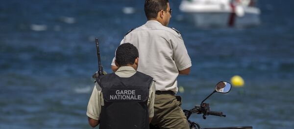 Guardia Nacional de Túnez patrulla la playa en Susa - Sputnik Mundo