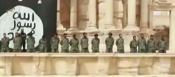 Estado Islámico difunde vídeo con menores ejecutando a 25 soldados en Siria - Sputnik Mundo