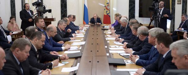 El presidente de Rusia, Vladímir Putin, en la reunión del Consejo nacional de Seguridad - Sputnik Mundo