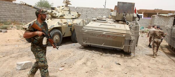 Miliciano chií en Baiji, Irak, el 2 de julio, 2015 - Sputnik Mundo