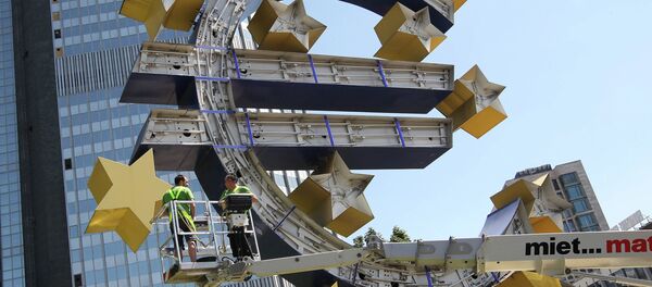 Logo de euro cerca del Banco Central Europeo - Sputnik Mundo