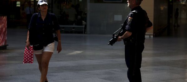 Policía en la estación de tren de Atocha en Madrid - Sputnik Mundo