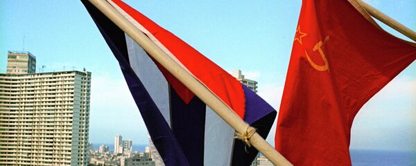 Banderas de la URSS y Cuba - Sputnik Mundo