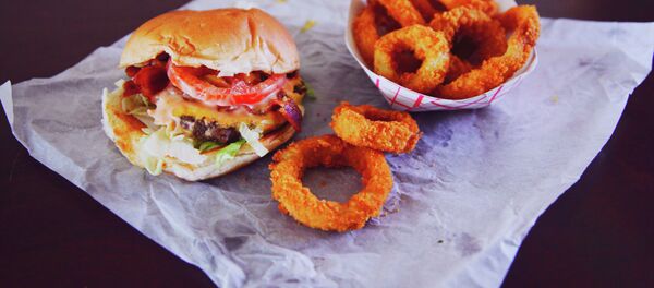 Obesidad aumenta junto con ventas de comida chatarra en América Latina, estudio - Sputnik Mundo