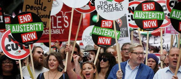 Protesta en contra de austeridad en Londres, Gran Bretaña, el 20 de junio, 2015 - Sputnik Mundo