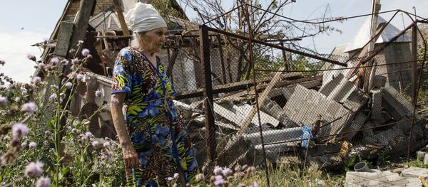 Casa dañada en el este de Ucrania - Sputnik Mundo