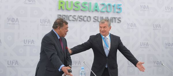 Presidente de Rosneft, Ígor Sechin, y cofundador de Essar Global, Shashi Ruia - Sputnik Mundo