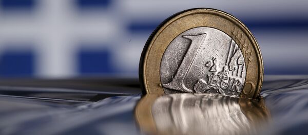 Moneda de un euro semihundida - Sputnik Mundo