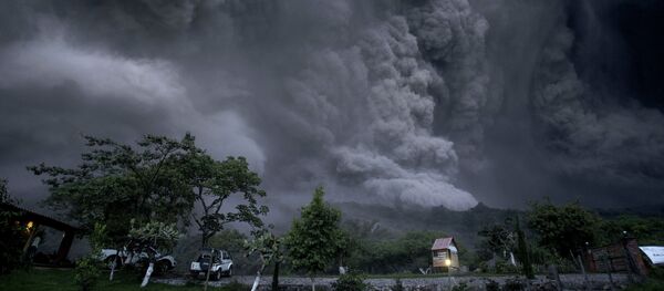 Erupción del Volcán de Colima - Sputnik Mundo