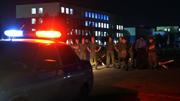Soldados en cordón cerca de edificio destruido Soldados en cordón cerca de edificio destruido - Sputnik Mundo