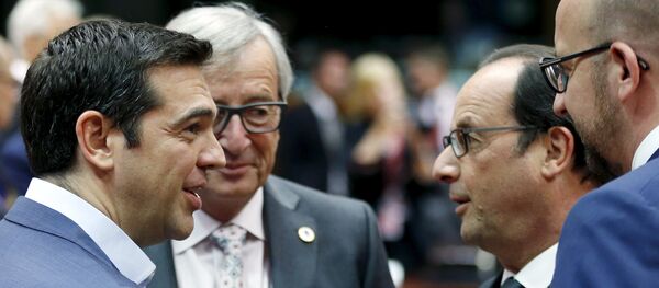 Primer ministro de Grecia, Alexis Tsipras, presidente de la Comisión Europea, Jean-Claude Juncker, presidente de Francia, François Hollande y primer ministro de Bélgica, Charles Miche - Sputnik Mundo