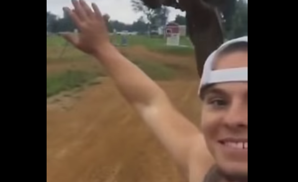 Un selfi casi mortal - Sputnik Mundo