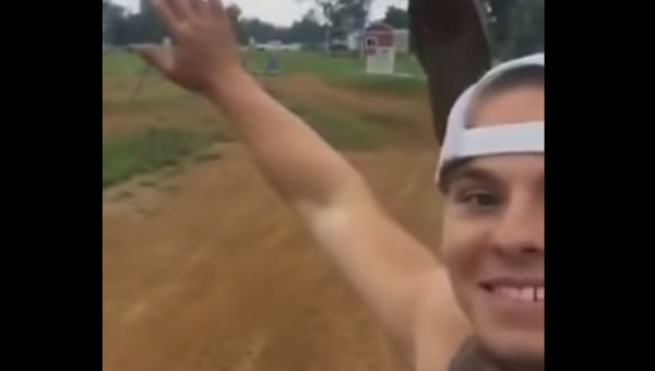 Un selfi casi mortal - Sputnik Mundo