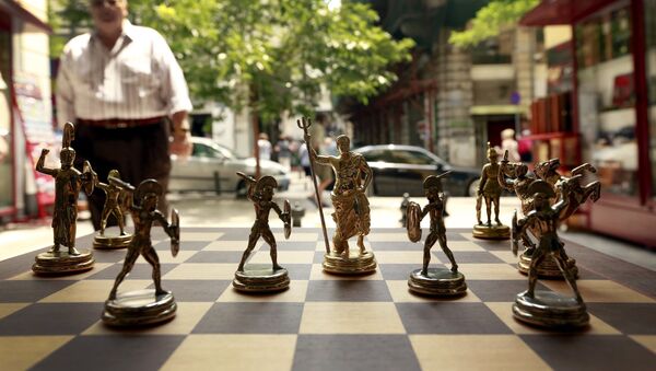 Ajedrez con figuras de dioses griegos y espartanos - Sputnik Mundo