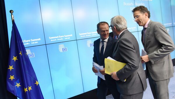 Donald Tusk, Jean-Claude Juncker y Jeroen Dijsselbloem después de la presentación del acuerdo sobre Grecia - Sputnik Mundo