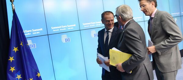 Donald Tusk, Jean-Claude Juncker y Jeroen Dijsselbloem después de la presentación del acuerdo sobre Grecia - Sputnik Mundo