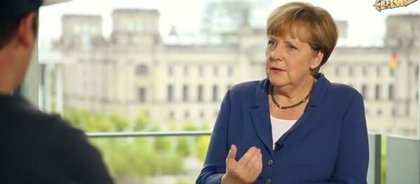 Bloguero LeFloid y canciller de Alemania Angela Merkel - Sputnik Mundo