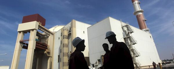 Iranian workers stand in front of the Bushehr nuclear power plant, about 1,200 km (746 miles) south of Tehran in this October 26, 2010 file photo. Iranian workers stand in front of the Bushehr nuclear power plant, about 1,200 km (746 miles) south of Tehran in this October 26, 2010 file photo. - Sputnik Mundo