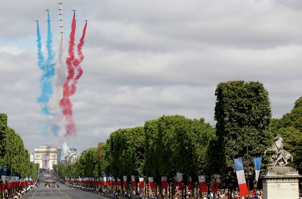 Desfile militar por el Día de la Toma de la Bastilla - Sputnik Mundo